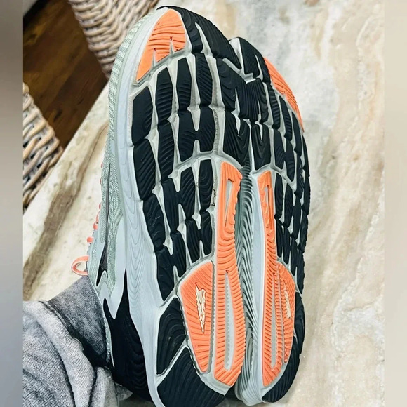 Women’s ALTRA Torin 5 Sneakers- Gray/Coral. Size 8 - Picture 7 of 8